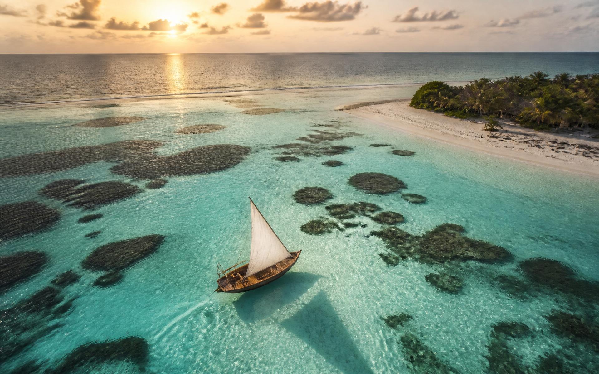 Isla privada con aguas turquesa
